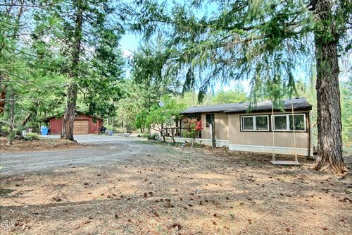 2461 W Evans Creek Road, Rogue River, OR, 97537 | Card Image