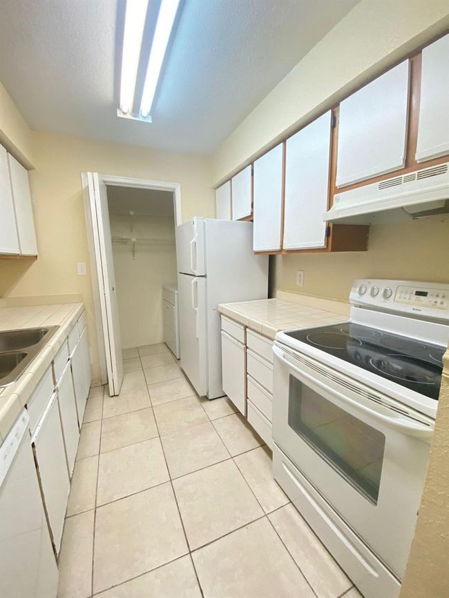 APT-423 - 949 Riverside Dr, Condo with 1 bedrooms, 1 bathrooms and null parking in Coral Springs FL | Image 5