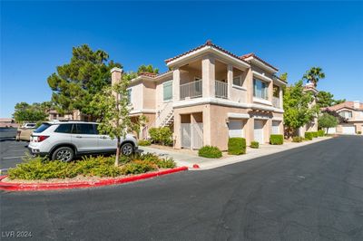 1011 - 251 S Green Valley Parkway, Condo with 3 bedrooms, 2 bathrooms and null parking in Henderson NV | Image 3