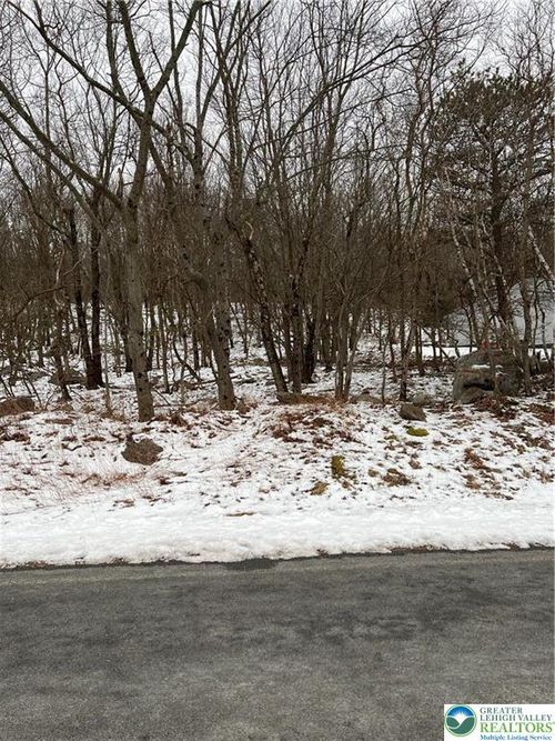 767 Hidden Lake Dr, East Stroudsburg, PA, 18302-9164 | Card Image