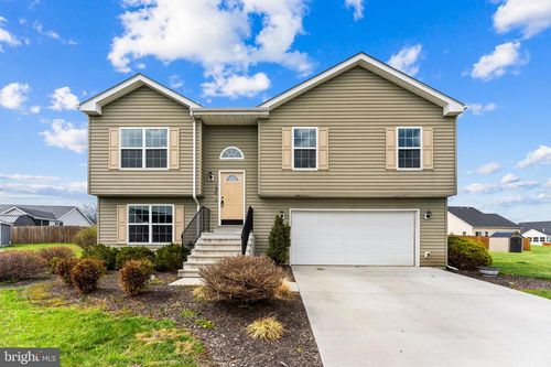 126 Invasion Ct, BUNKER HILL, WV, 25413-1108 | Card Image