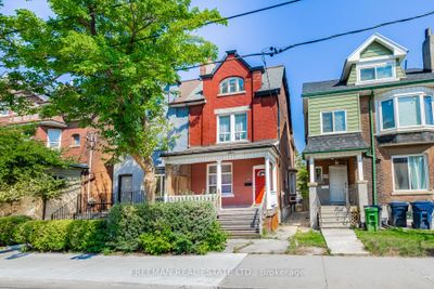 641 Bathurst St, Home with 5 bedrooms, 3 bathrooms and 2 parking in Toronto ON | Image 2