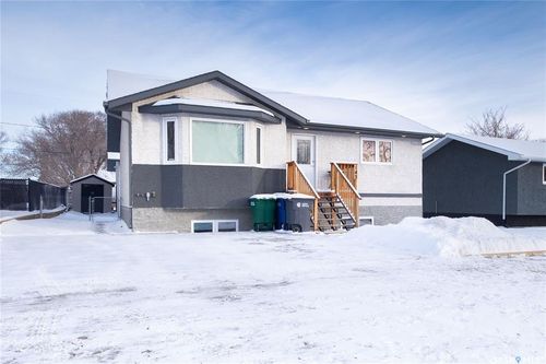 143 6th St, Pilot Butte, SK, S0G3Z0 | Card Image