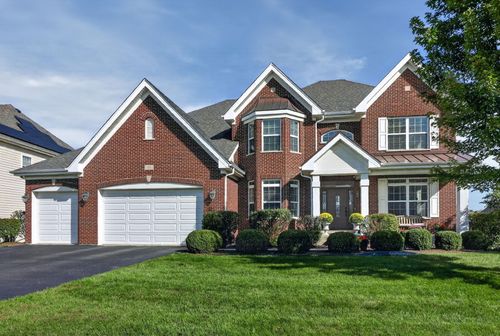 18 N Acacia Dr, Hawthorn Woods, IL, 60047-3712 | Card Image