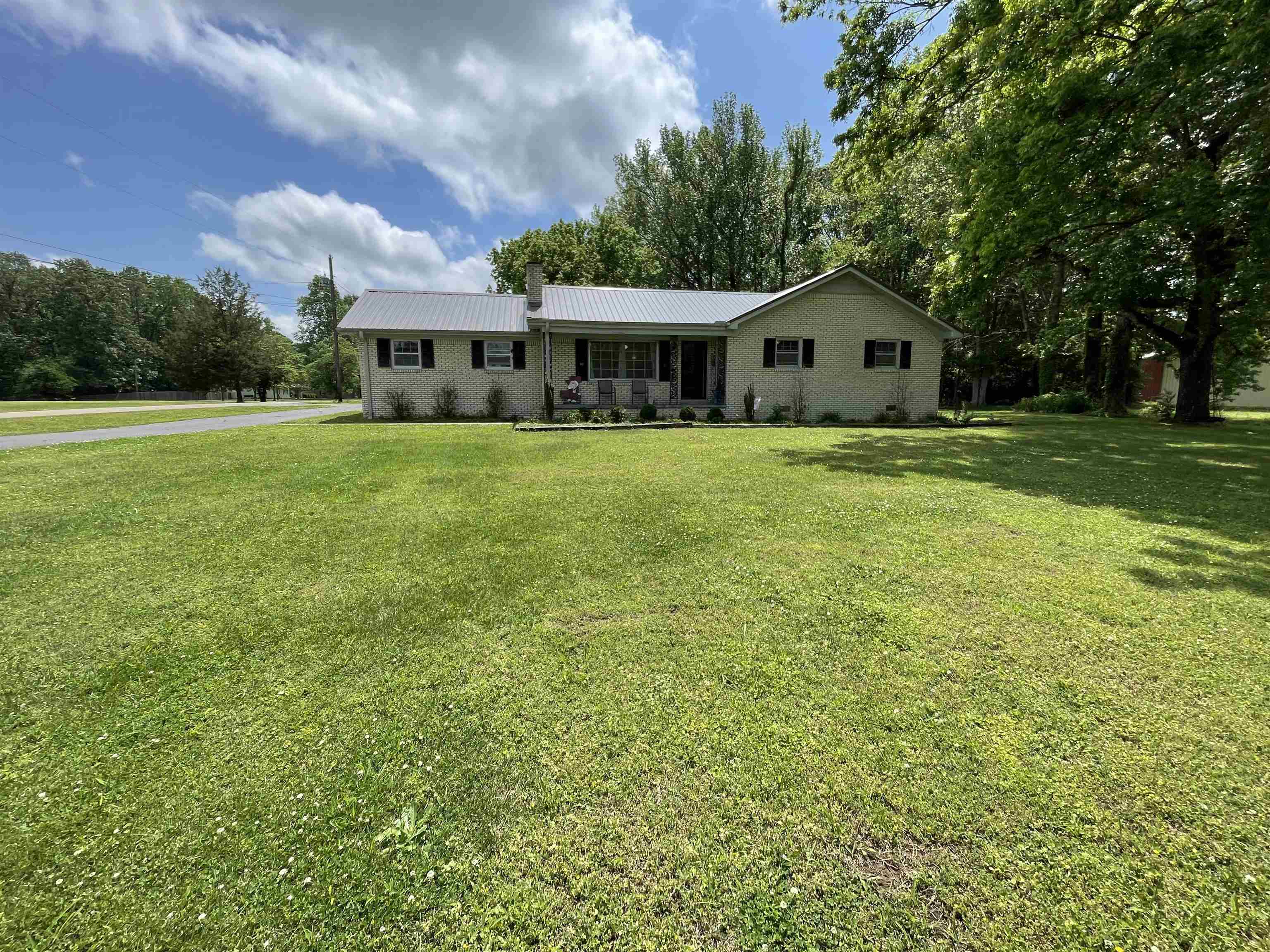 Vine St, Savannah, TN 38372