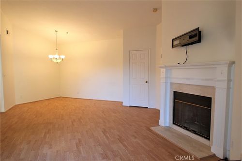 631 Oak Run Trl, Oak Park, CA, 91377-5618 | Card Image