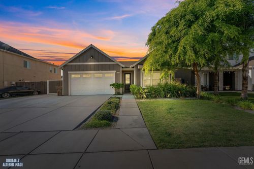 5913 Glen Rose Ave, Bakersfield, CA, 93313-9430 | Card Image