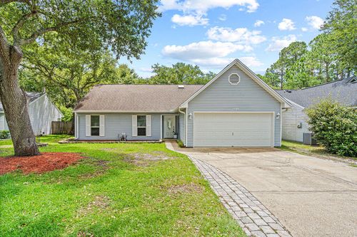 1055 Emerald Ln, Fort Walton Beach, FL, 32547-1449 | Card Image