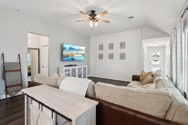 40543 Berylline Ln, House other with 3 bedrooms, 2 bathrooms and 2 parking in Magnolia TX | Image 5