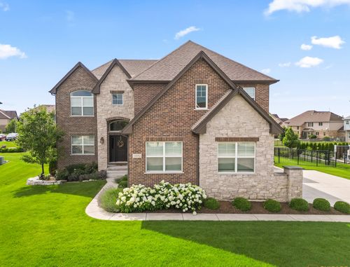 13052 Dunmoor Dr, Lemont, IL, 60439-2740 | Card Image
