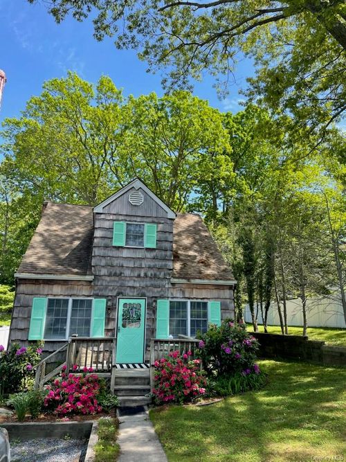 9 Bayview Ct, Setauket, NY, 11733-4003 | Card Image