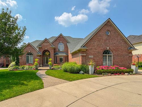 52455 Indian Summer Dr, Chesterfield, MI, 48051-1979 | Card Image