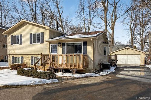 1155 Seabury Dr, Lake Orion, MI, 48362-1963 | Card Image