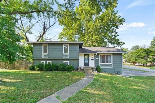 10630 Walrond Ave, Kansas City, MO, 64137-1762 | Card Image