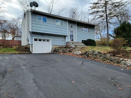 10 Richards Rd, Hopatcong, NJ, 07843-1527 | Card Image