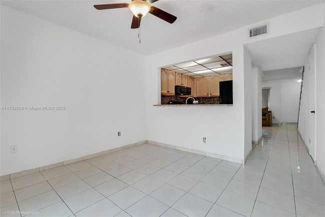 APT-100 - 10395 Sw 154 Th Circle Ct, Townhouse with 2 bedrooms, 3 bathrooms and null parking in Miami FL | Image 4