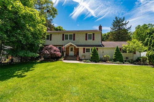 3 Thompson Hill Rd, Saint James, NY, 11780-1327 | Card Image