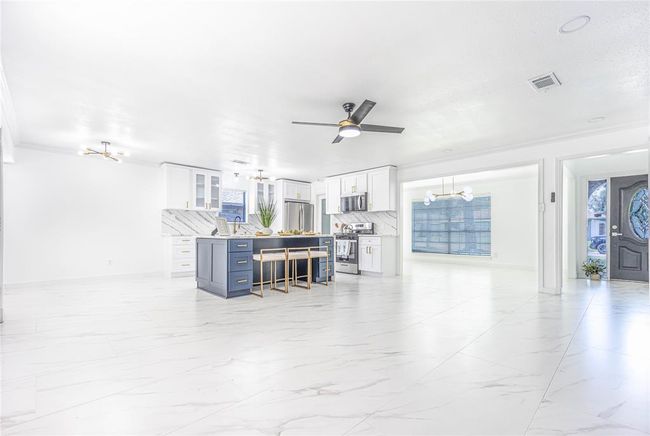 15802 Edenvale St, House other with 3 bedrooms, 2 bathrooms and 2 parking in Friendswood TX | Image 6