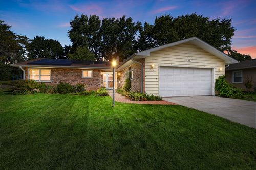 525 Poplar Ave, Antioch, IL, 60002-1246 | Card Image