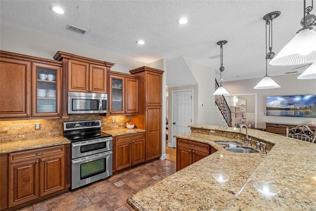 Kitchen/Family Room | Image 18