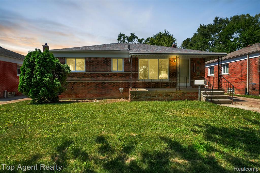 Teppert Ave, Eastpointe, MI 48021