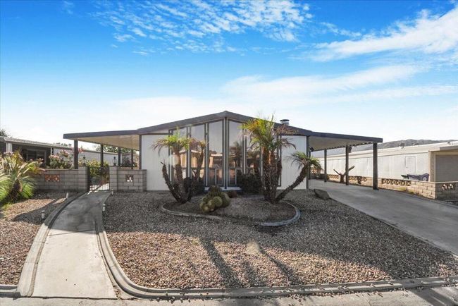 Front view of home | Image 12