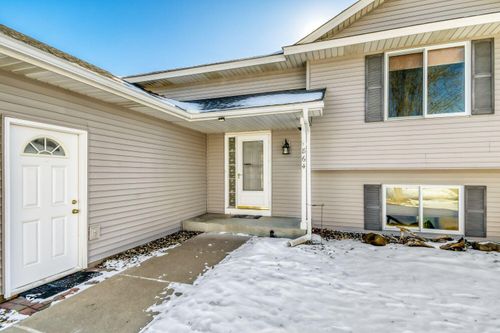 864 S Park Dr, Hastings, MN, 55033-3826 | Card Image