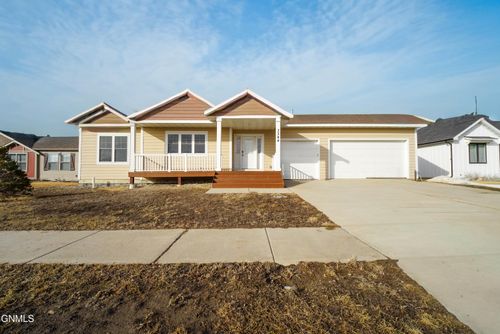 3344 32nd Street W, Williston, ND, 58801 | Card Image