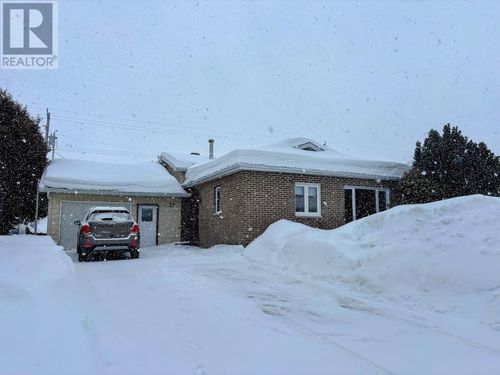 27 Wendego St, Manitouwadge, ON, P0T2C0 | Card Image