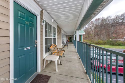 unit-212-2743 Colonial Dr, Pigeon Forge, TN, 37863-7016 | Card Image