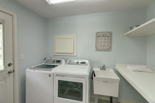 1010 First St Street, House other with 6 bedrooms, 4 bathrooms and 8 parking in Bayside TX | Image 23