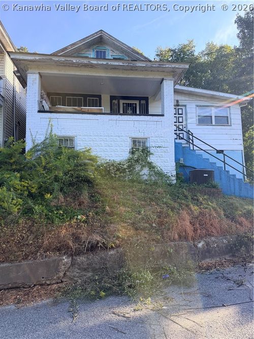615 Locust St, Logan, WV, 25601-3709 | Card Image