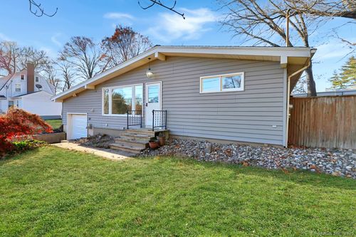 40 Hayes St, Meriden, CT, 06451-6215 | Card Image