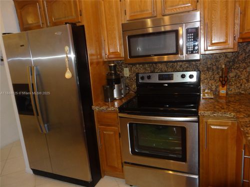 apt-817-600 Three Islands Blvd, Hallandale Beach, FL, 33009-7801 | Card Image