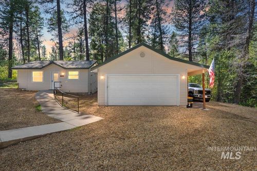 104 Sky Ridge Dr, Garden Valley, ID, 83622-5184 | Card Image