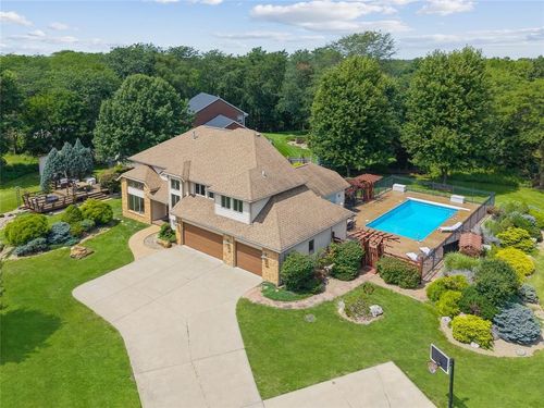 32335 Wildwood Dr, Adel, IA, 50003-8607 | Card Image