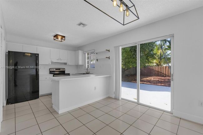 APT-84 - 10375 Sw 154 Th Circle Ct, Condo with 3 bedrooms, 2 bathrooms and null parking in Miami FL | Image 10