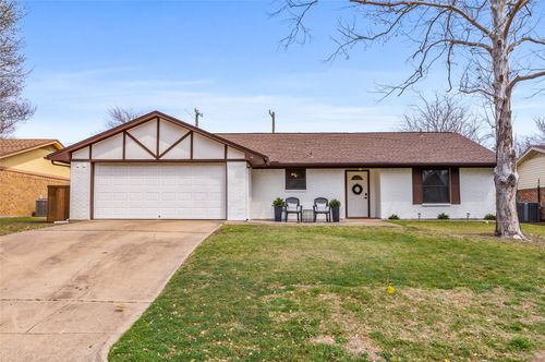 413 E Oak St, Aledo, TX, 76008-4344 | Card Image