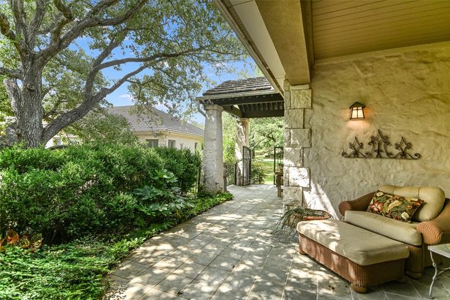 Front courtyard entrance | Image 4