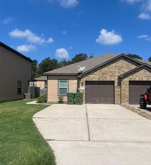 604 Rosewood St, Dayton, TX, 77535-1029 | Card Image