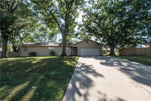 7 Century Pkwy, Neodesha, KS, 66757-1237 | Card Image