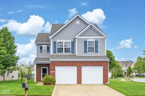 2462 Middle View Dr, Columbus, IN, 47201-1441 | Card Image