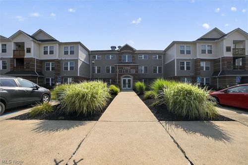 105-23002 Chandlers Ln, Olmsted Falls, OH, 44138-3263 | Card Image