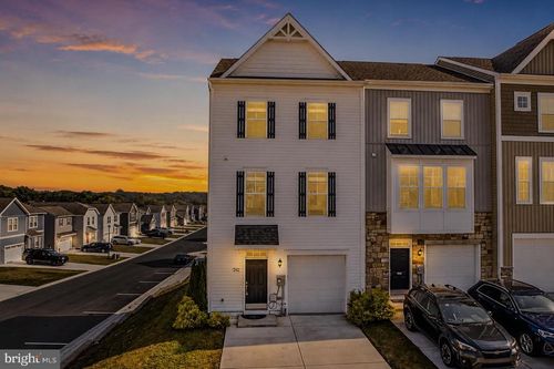 242 Charterhouse St, FALLING WATERS, WV, 25419-1557 | Card Image