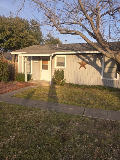 322 N Main St, Grapevine, TX, 76051-3323 | Card Image