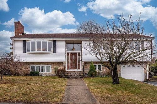 79 Wedgewood Dr, Norwood, MA, 02062-5559 | Card Image