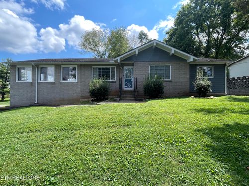 8200 Fox Run Ln, Knoxville, TN, 37919-7130 | Card Image