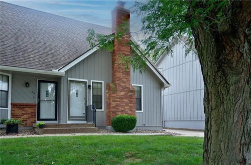 131 Sw Donovan Rd, Lee's Summit, MO, 64063-2169 | Card Image