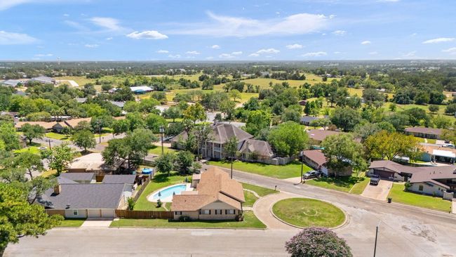Aerial view of the home. There are only 2 other homes in the back of 404 S Joekel. | Image 36