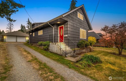 317 Avenue J, Snohomish, WA, 98290-2641 | Card Image